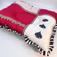 画像1: スペード刺繍のクッションベッド　約60×50センチ