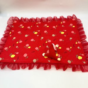 画像1: レトロなお花　コットン＆サテンリバーシブルマット　まきびし付き　サイズ約55×43センチ (1)